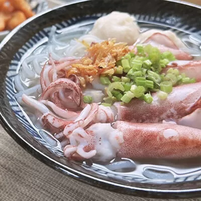 花枝丸小卷米粉湯